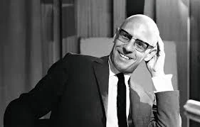 Revisão Arendt e Foucault